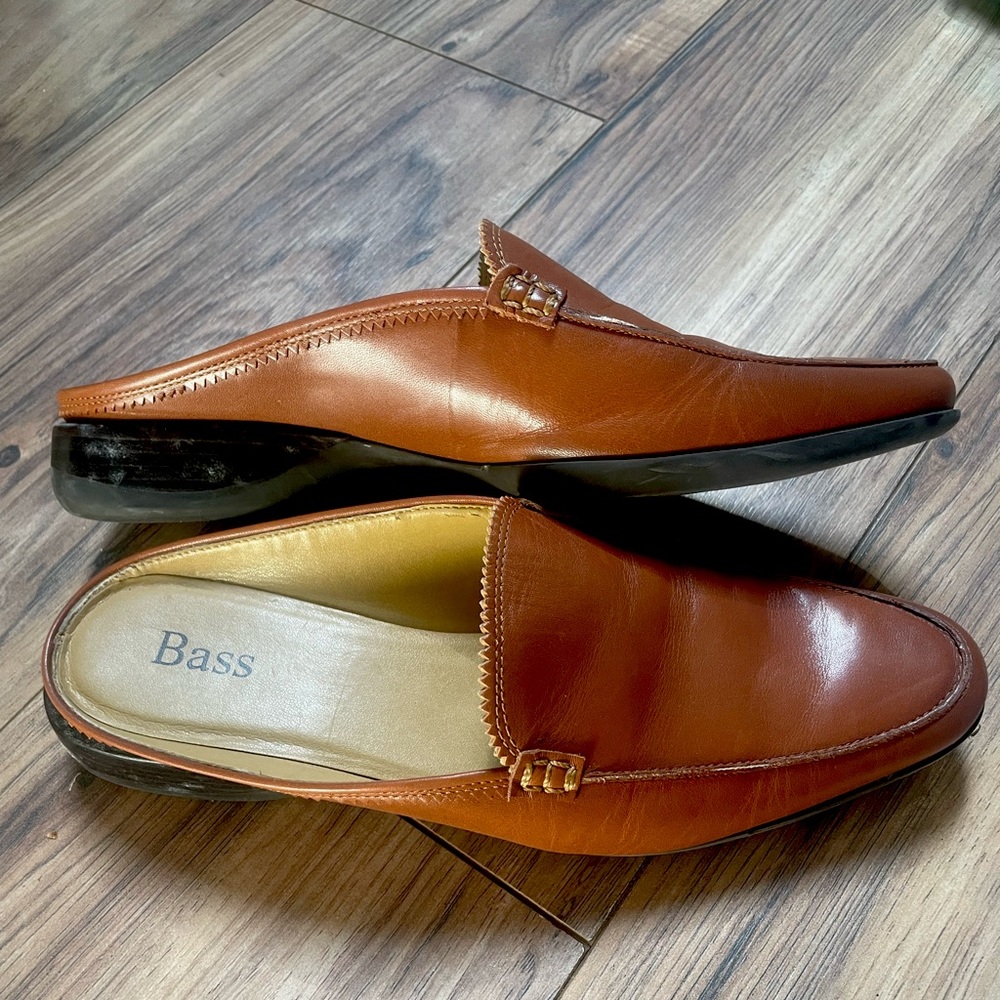 Bass brand slip on brown women's shoe